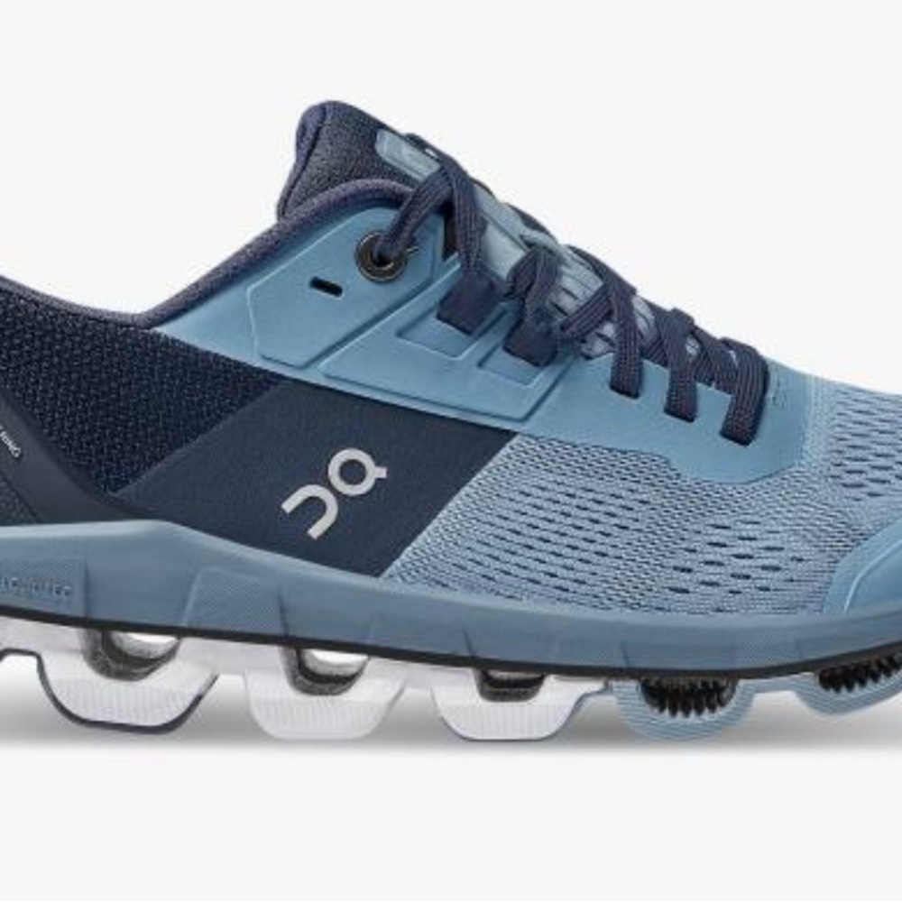 On cloud Women's Blue Athletic Shoes size 8
